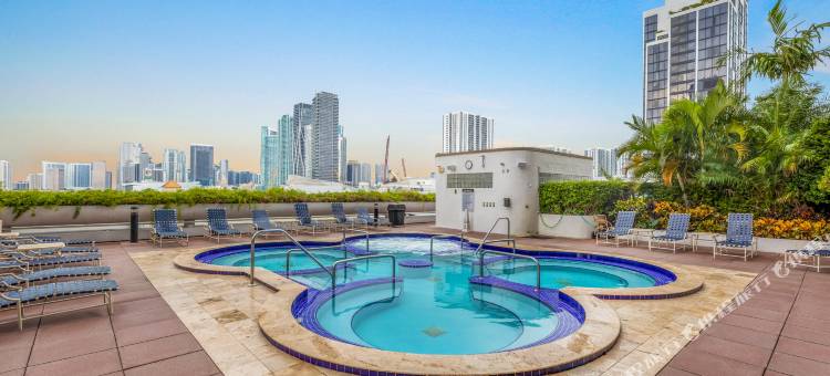 带阳台的海湾景观公寓(StayCozy Apartments at The Grand)图片