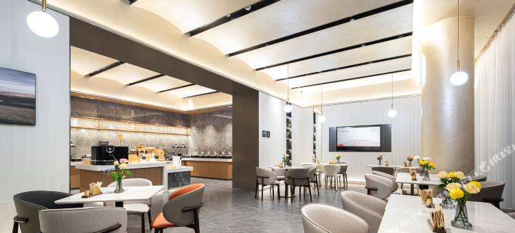 衢州龙游凤翔洲公园荣昌大道亚朵酒店图片