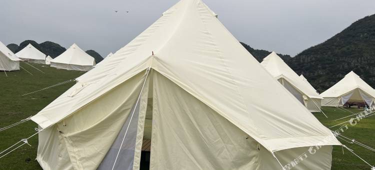 雾漫山野露营基地图片