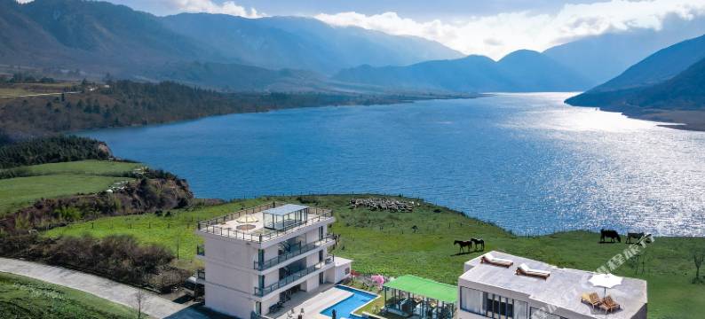 冶勒湖漫途山居民宿图片