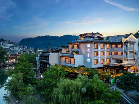 凤凰古城天华楼酒店(沱江店)图片