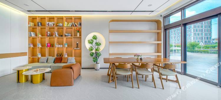 丽呈亚晴酒店(邹城义乌商贸城实验中学店)图片