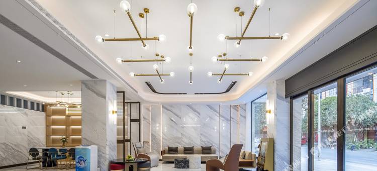 白玉兰酒店(平南中心广场店)图片