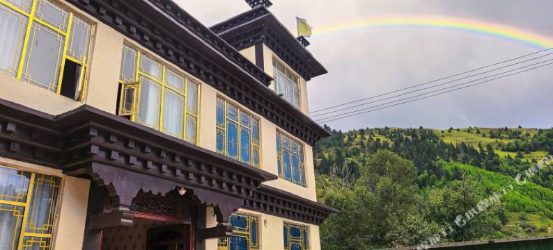 云之山野民宿(格聂店)图片