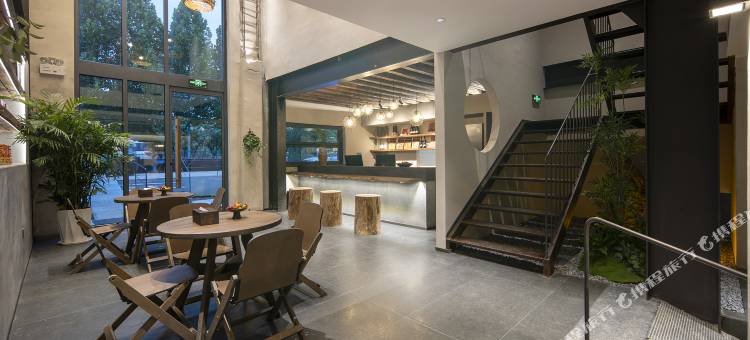 古城旁民宿(开封万岁山大宋武侠城)图片