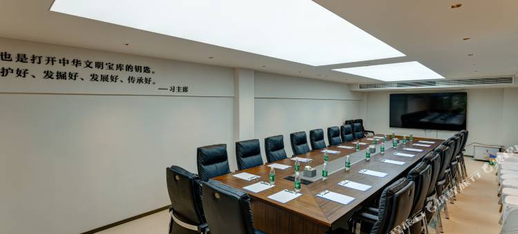 瑞贝庭公寓酒店(开封万岁山武侠城店)图片