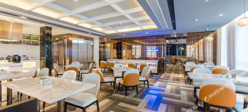 南京仙林中心金鹰广场亚朵酒店图片