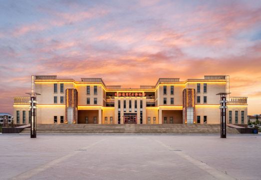 七彩丹霞摄影国际酒店外景图