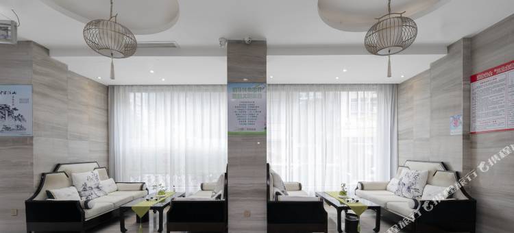 鑫源国际酒店(南漳水镜广场店)图片