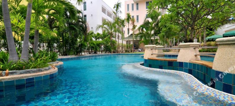 班卡伦布里度假酒店(Baan Karonburi Resort)图片