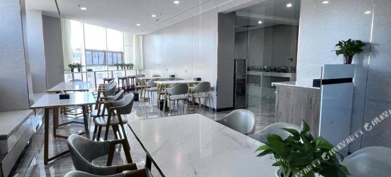 日照陌梵铂曼酒店(岚山区政府一中店)图片