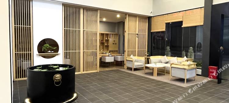 龚禧里·初见酒店(蒙自站店)图片