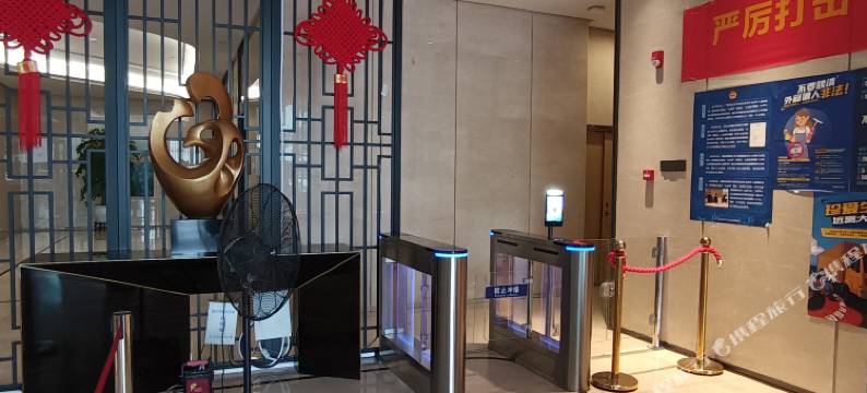 华俊LOFT国际公寓(深圳北站店)图片