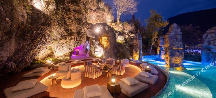 张家界栖石里洞穴民宿(张家界国家森林公园标志门店)图片