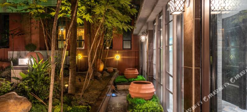 艺龙安云酒店(贵阳黔灵山公园北京路地铁站店)图片