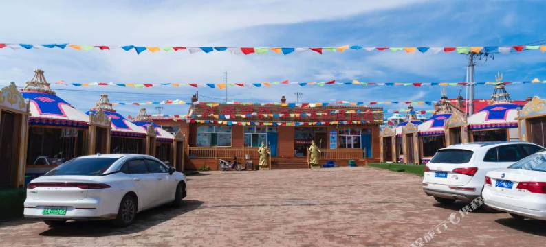 察右中旗辉腾锡勒草原牧都民宿图片