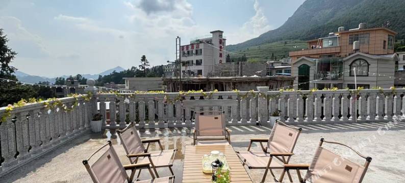 良栖山院民宿(乌蒙大草原店)图片