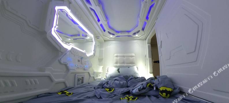 柳州晚安地球人太空舱胶囊青年旅舍(谷埠街店)图片