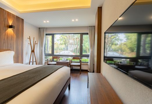Banshe Boutique Guesthouse (Zhujiajiao Ancient Town Branch 2)Hotel Overview