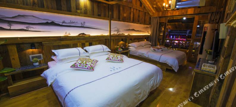 凤凰苗家客栈(古城虹桥店)图片