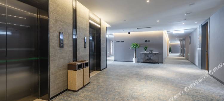 重庆西站站前广场亚朵酒店图片