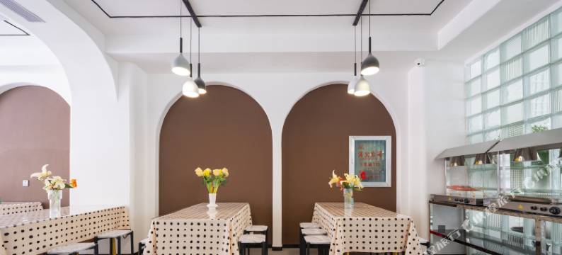 西双版纳美呈酒店(告庄星光夜市店)图片