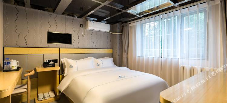 德全酒店(朝阳高铁站石佛营地铁站店)图片