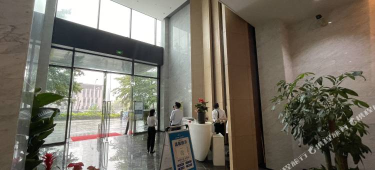 Two乐逸行政公寓(大运体育馆丰隆深港店)图片