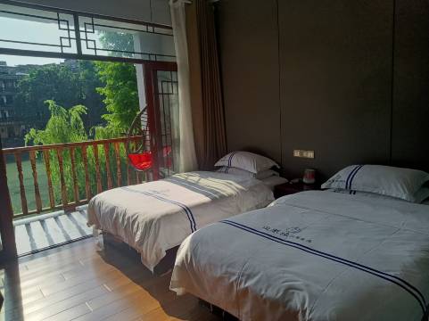 凤凰缘江景宾馆