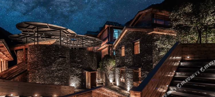 半山渡·与瓦民宿(丙中洛店)图片