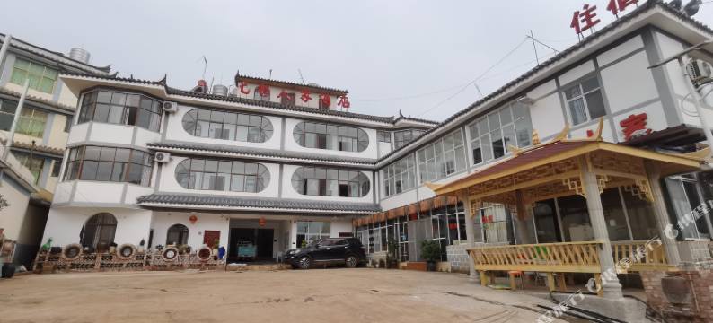 昆明红土七彩人家图片