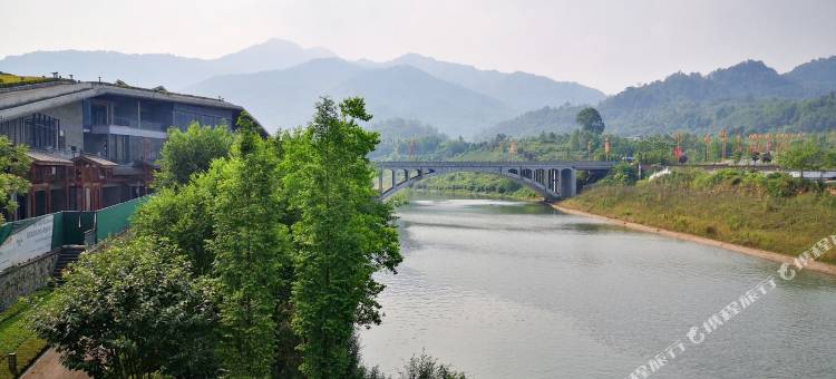 浥栈·山居度假美宿(峨眉山游客中心店)图片