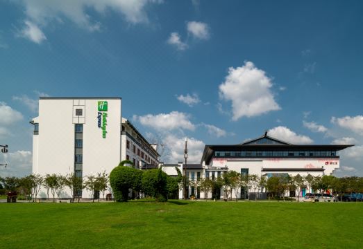 平湖智选假日酒店外景图