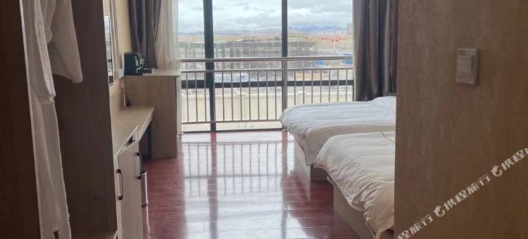 曲尼措宾馆图片