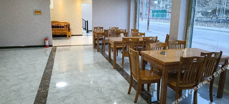 八宿彩云之南酒店图片