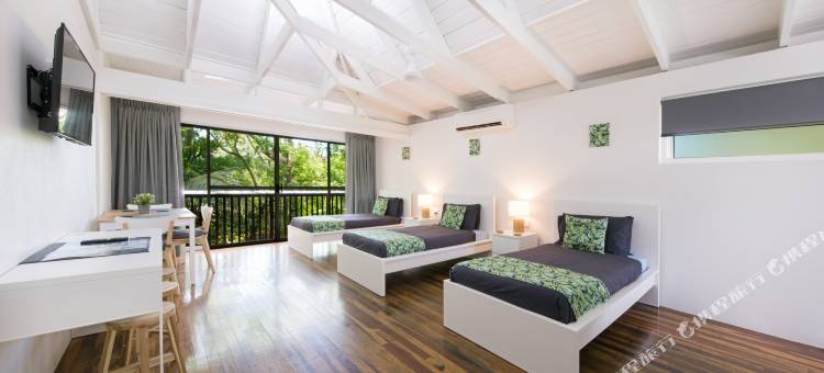 马格纳姆斯艾利滩-仅限大人。(Magnums Airlie Beach – Adults only)图片