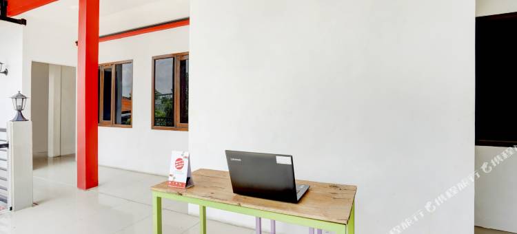 Super OYO 3702 布根维尔民宿伊斯兰旅馆(RedDoorz Syariah at Homestay Bougenville Near Taman Alun-Alun Kota Lamongan)图片