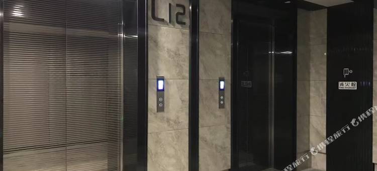 微客投影轻奢公寓(万豪世纪广场店)图片
