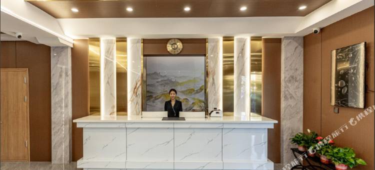 佟佳江畔酒店(欧亚万达广场店)图片