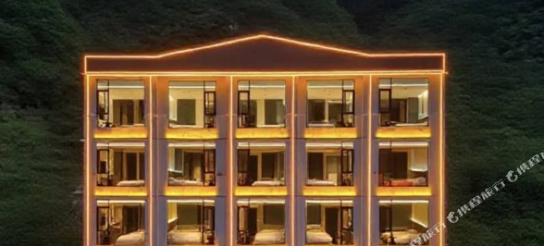 黄果树岩朵山近瀑民宿图片