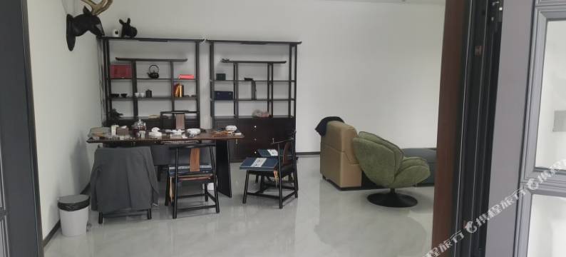 依山湖畔民宿图片