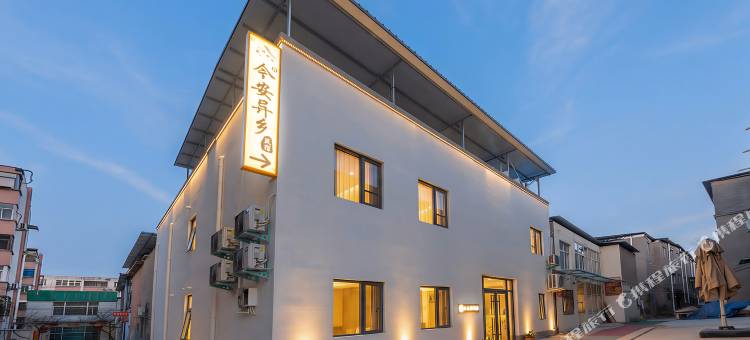 今安异乡丨Designer原木风度假民宿(开封万岁山大宋武侠城店)图片