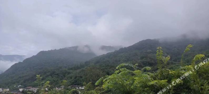 峨眉山云居时光民宿(洪门街分店)图片
