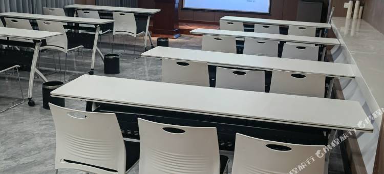 圣唯酒店(邓州火车站店)图片