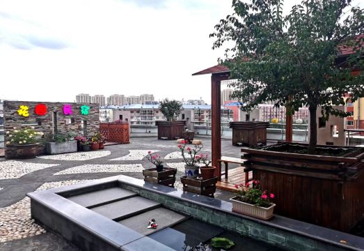 Rock garden homestay family room外景图