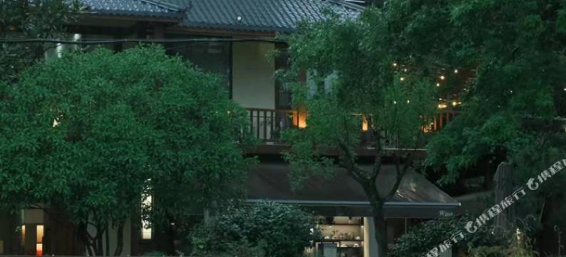 衡山半山腰郡玉山庄图片