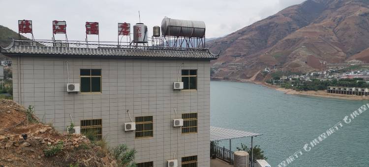 永胜临江酒店图片