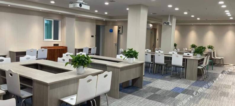 M酒店(吕梁兴盛路火车站店)图片