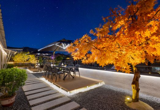 Feng Huang Jun Shang Hotel (Feng Huang Ancient Town Scenic Area, Feng Huang Bridge Branch) Hotel Overview