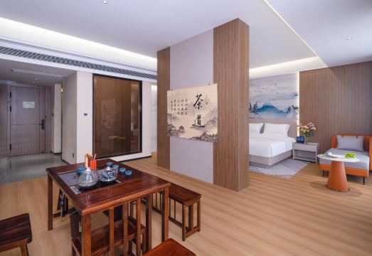 Luyuan International Hotel ( Alugudong Scenic Spot) Hotel Overview